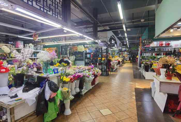 青怡坊花鸟鱼宠交易中心"长春市开了很多年的花鸟鱼市场,一楼是鱼.