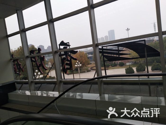 香炉礁-轻轨站图片 - 第3张
