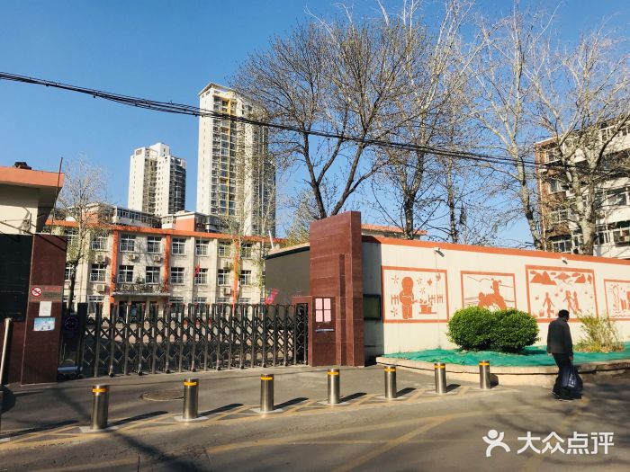 天津市红桥区洪湖里小学图片