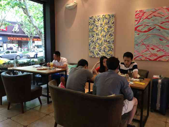 rolando"s pizza & cafe(罗朗多餐厅蓝村路店)-"薄底比萨不错,环境也