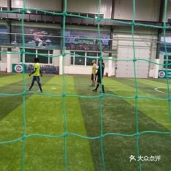 搜客室内足球馆停车场