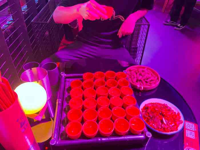 贰麻酒馆(沈阳旗舰店)-"气氛:店家位置外观不错,在三好街文艺路交.