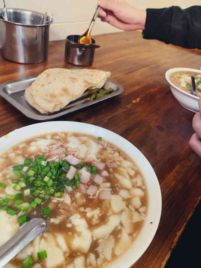 段晨鹏饶阳豆腐脑 (总店)-"[环境] 早点铺,要什么自行车啊;人来人.