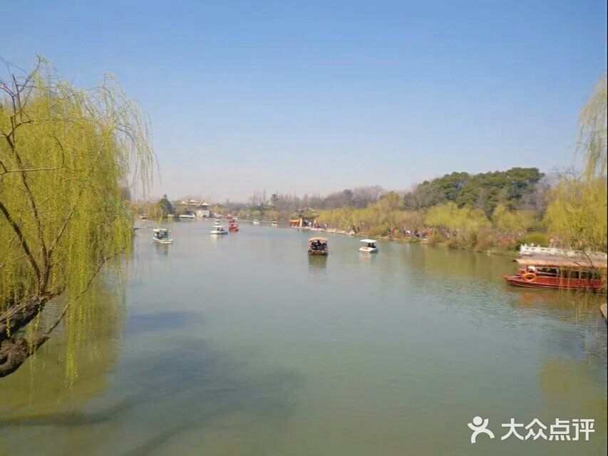 瘦西湖是扬州旅游必去的景点.烟花三月下扬州