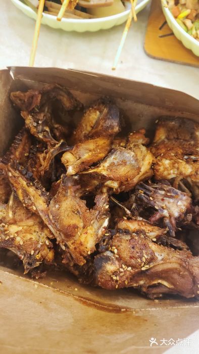 平头哥麻辣鸡架(后湖店)腌熏鸡架图片