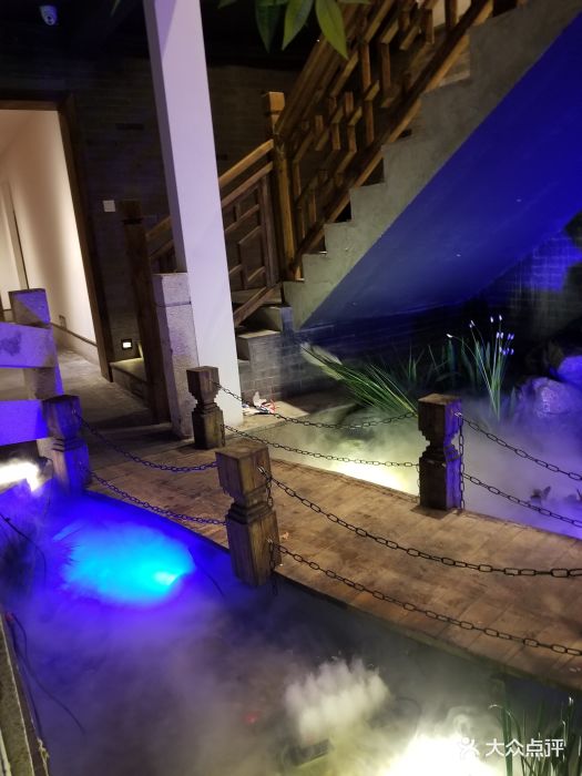 店内有船啊水啊什么的很多点这样搞就不觉得