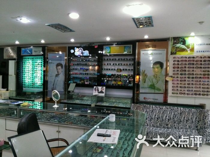 雪亮眼镜(宁大农贸店)图片 - 第2张