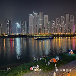 康乐青山江畔小镇