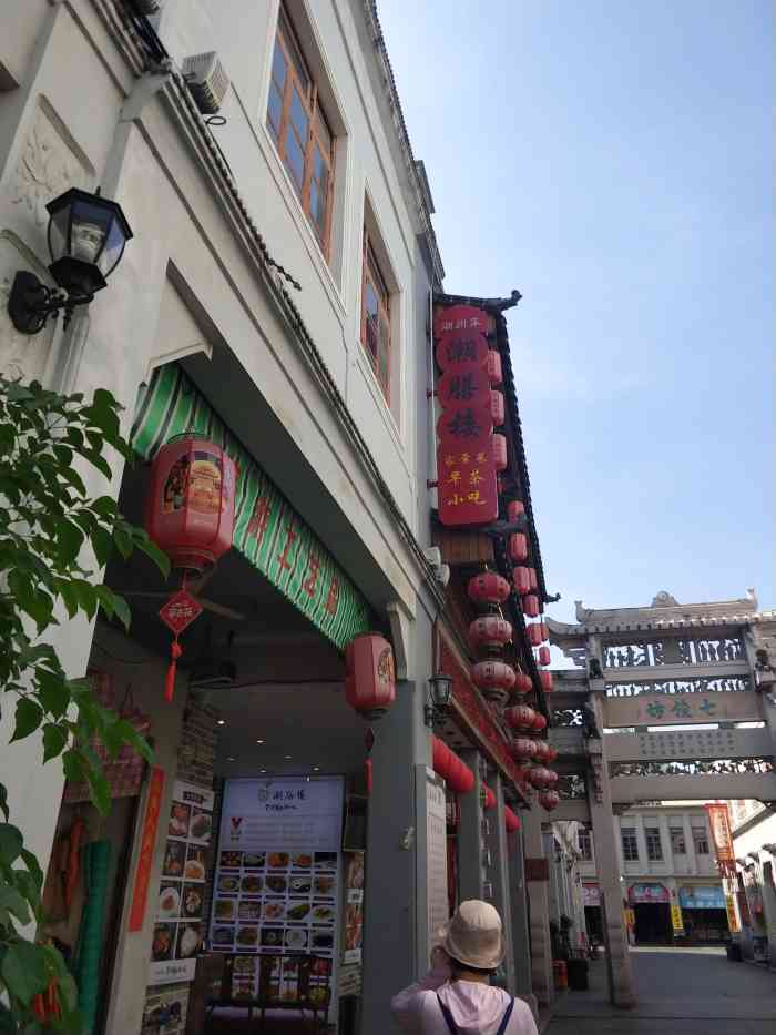 在潮州牌坊街上,装修很不错,味道也不错.