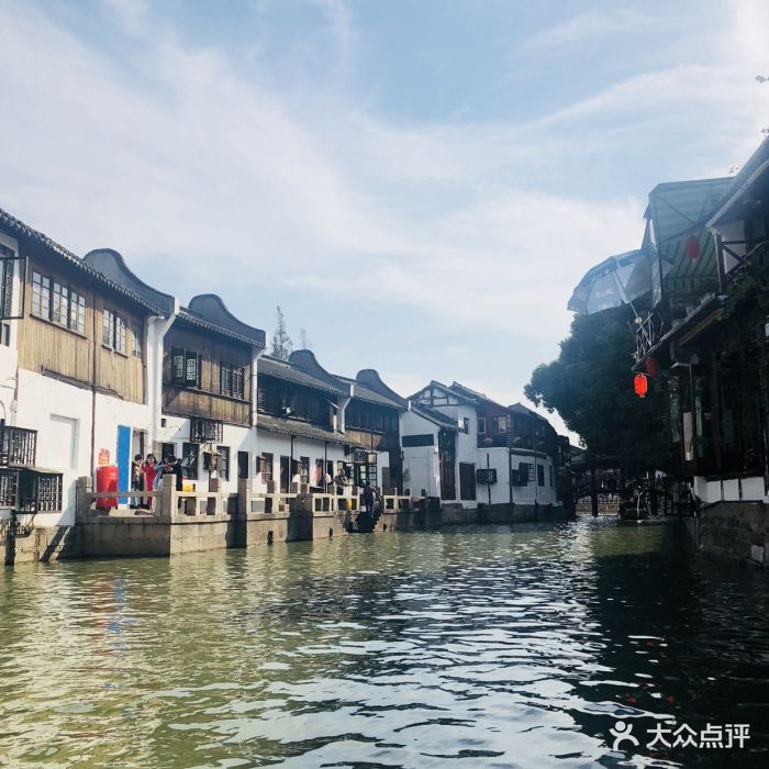 自从地铁十七号线开通之后,朱家角的人气越.