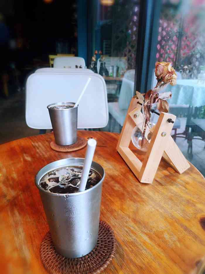 bunny drop白兔糖咖啡(ibox店"我们想找个离地铁近的地方,于是看到