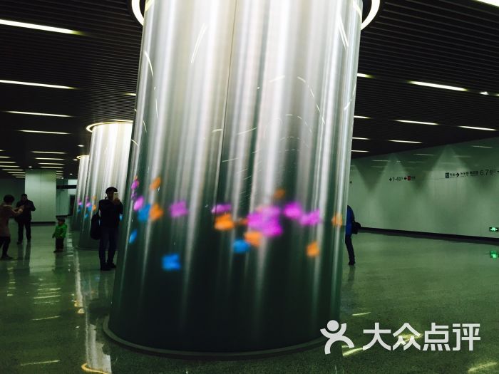 汉中路地铁站图片