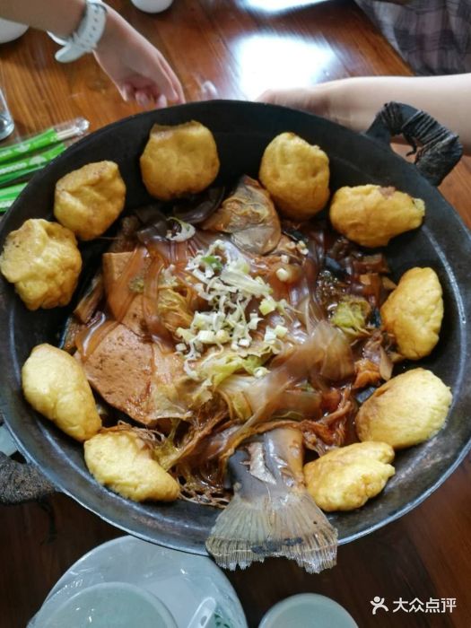 一锅出铁锅炖江鱼