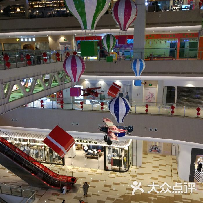 京投港·长阳购物中心