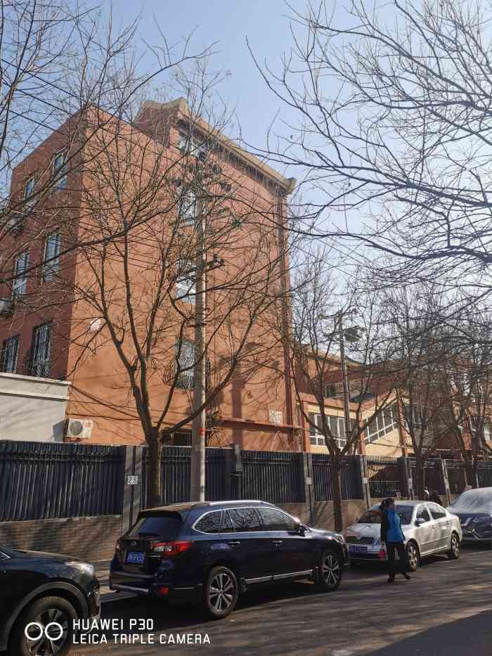 第二实验小学(玉桃园分校"家就住学校对面的胡同里的小区,一到下班