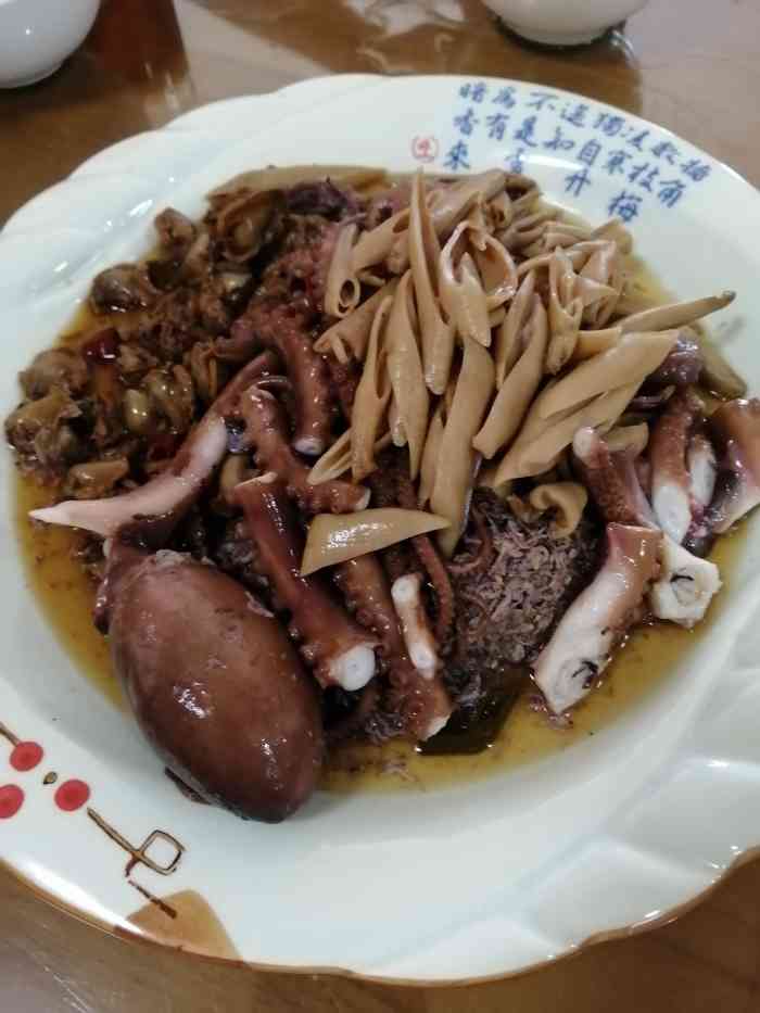 小丽餐厅"每次来这边玩都选择这家,菜量大价格便宜.