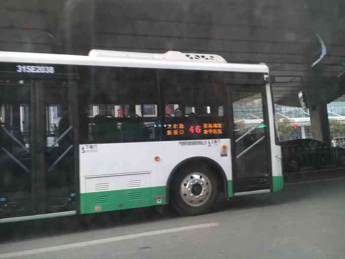 公交车(703路)