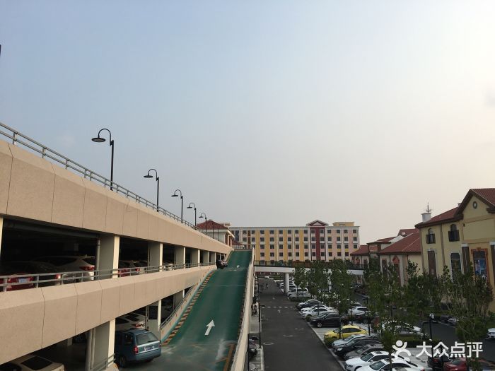 花乡奥莱村露天停车场图片 - 第3048张