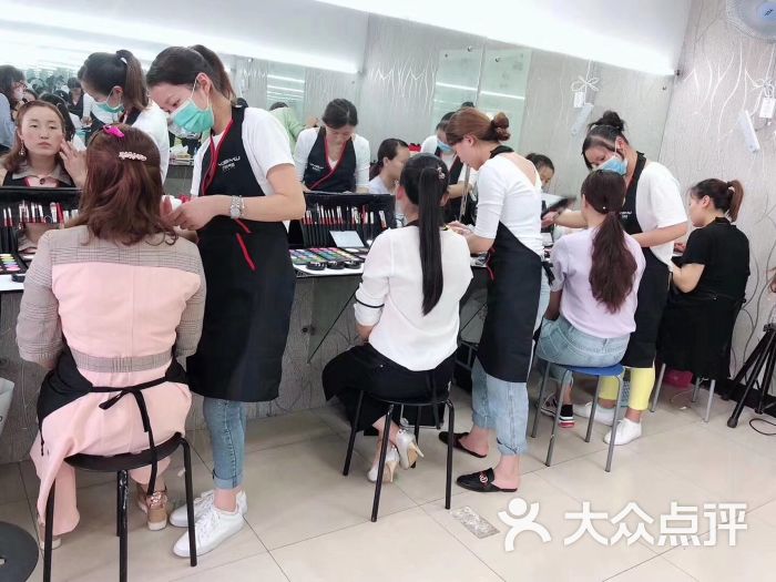 伊尚美薇化妆美甲纹绣培训学校图片 - 第5张