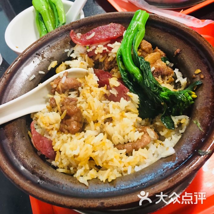 排骨腊肠煲仔饭