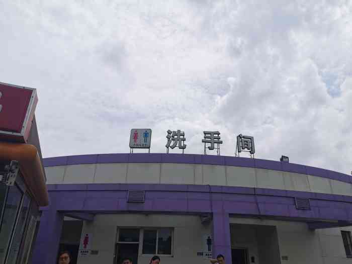 八卦洲服务区停车场