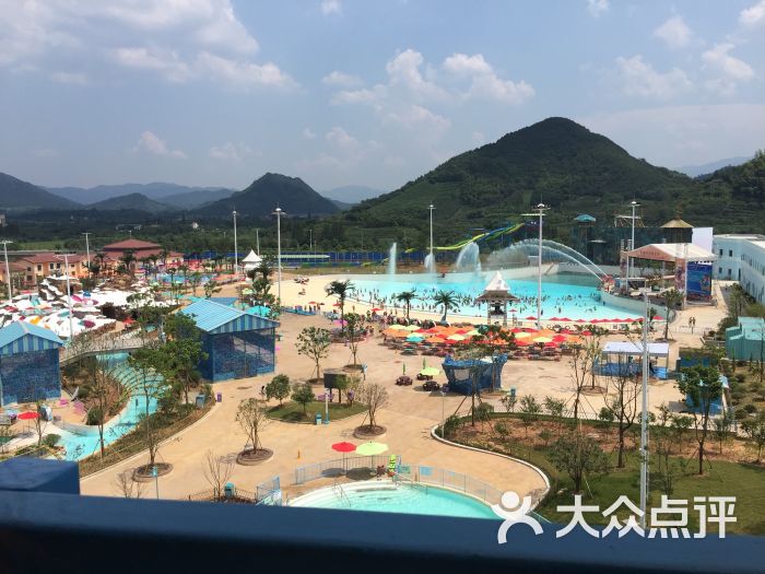 第二站去了安吉水上乐园,37度+,已被晒成.-世