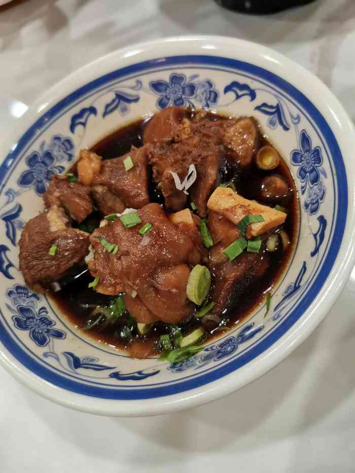 隆盛昌馄饨包子铺(牡丹江路店"宝山区的吴淞片区也新开了没多久的一