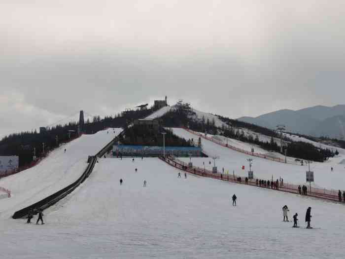 松鸣岩国际滑雪场-"「松鸣岩国际滑雪场」交通: 雪场.