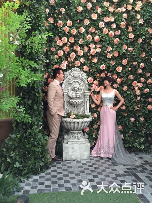 蒙娜丽莎婚纱摄影(草场地店)