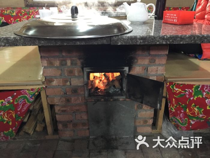 山里屯柴火铁锅炖图片 第3张