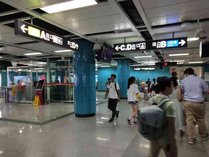 南洲地铁站-"南洲地铁站是一座换乘车站,地铁二号线与