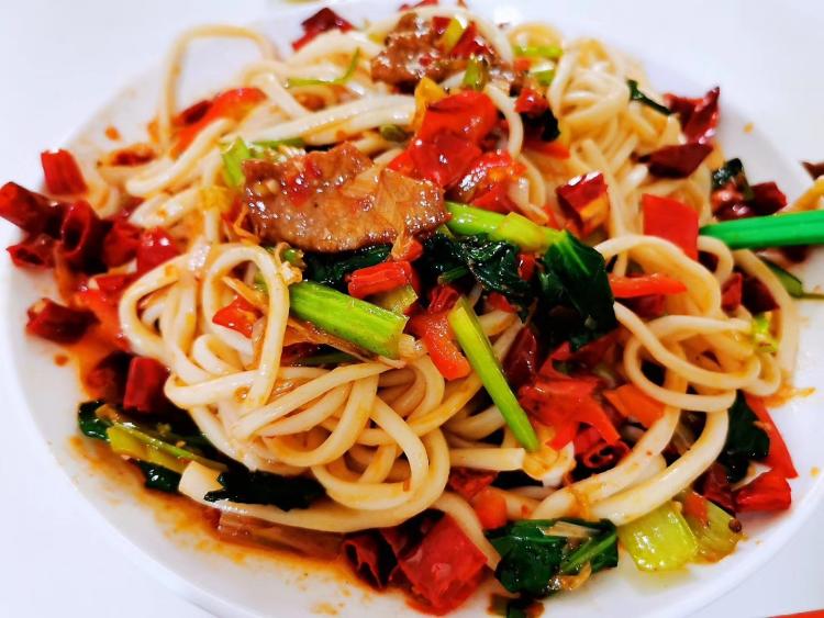 奇台过油肉拌面-"新疆的拌面有很多种,每个地方的拌面