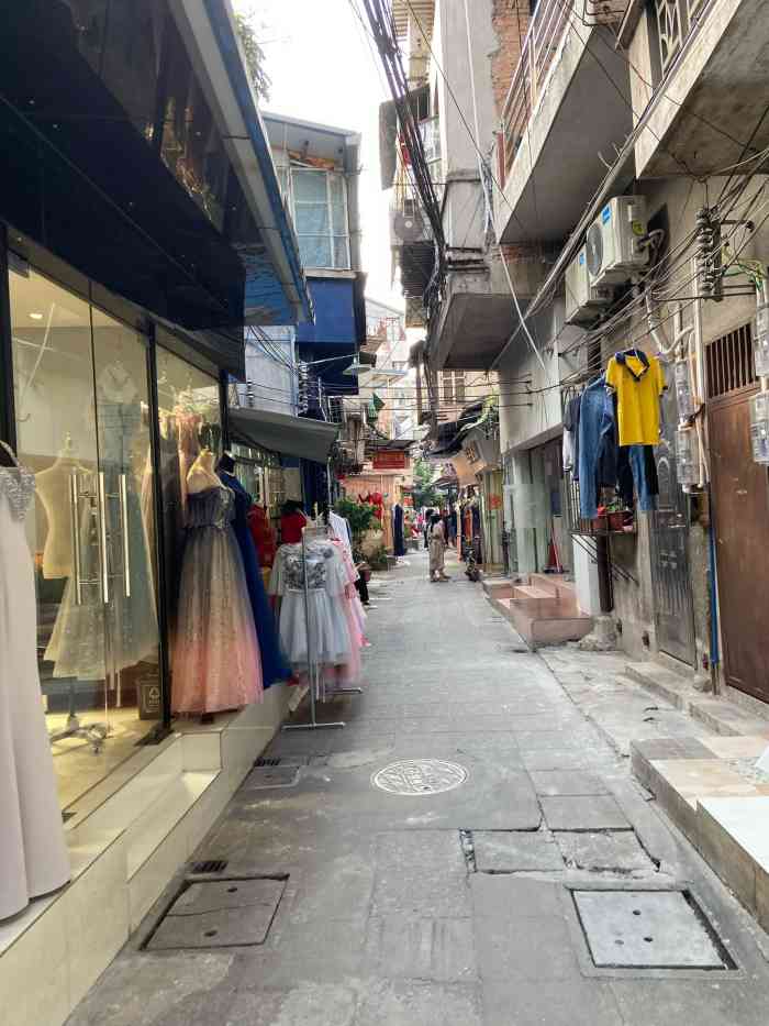 海珠婚纱街-"广州海珠婚纱街,上年陪同事去选婚纱去过