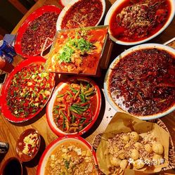 西路>先启半步颠小酒馆(南京西路店)>dotsource:展开评价菜品还挺多