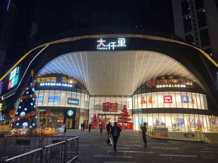 光明大仟里-"光明区;很大的一个商场:开业不久很干净