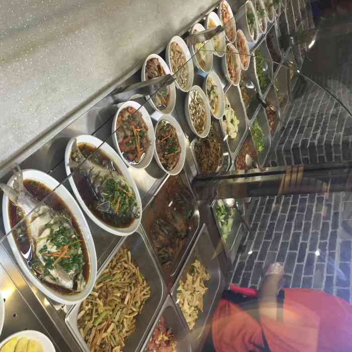 稻福中式快餐地址位于瑞安玉海街道安阳路128号店里装修很简单很干净