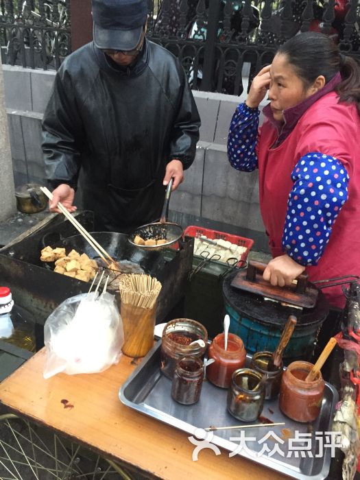 松木场社区臭豆腐葱包烩儿摊臭豆腐图片 第3张