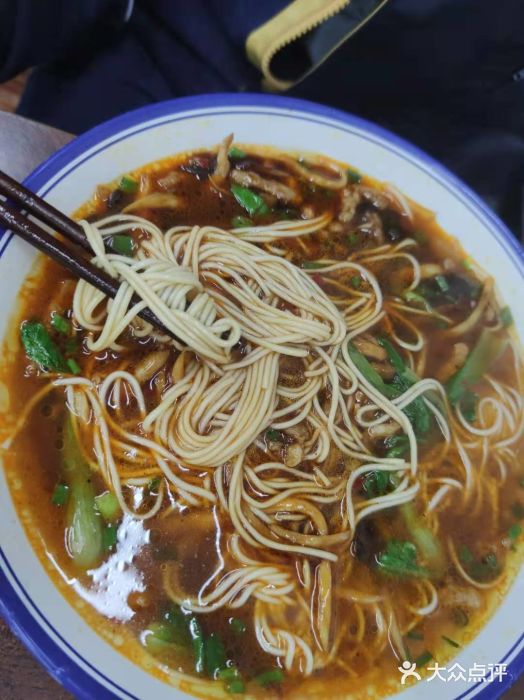 毒蛇面馆鱼香肉丝汤面图片
