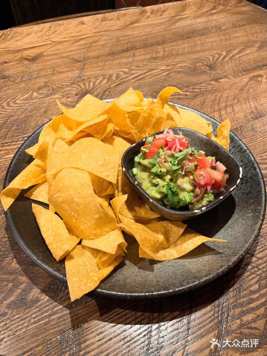 q mex bar & grill库迈墨西哥餐吧(三里屯店)自制牛油果酱配玉米片