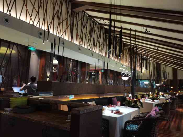 美美花园湖景餐厅(李公堤店)