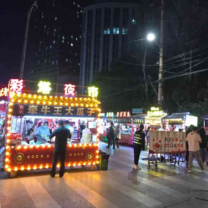 彩电塔夜市-"[调皮]地址:十三纬路附近,一条街都是.