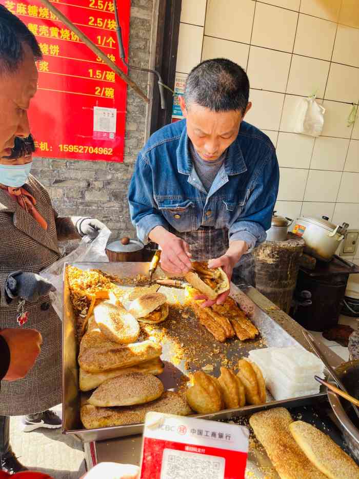 端荣烧饼-"在皮市街随便走走发现的小店铺 排队的都是