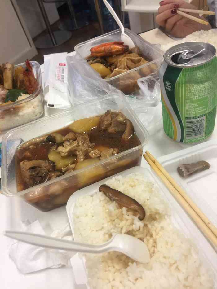 打分 点的外卖,口味还不错,「黄焖鸡米饭套餐」,送餐很快,工作餐还算