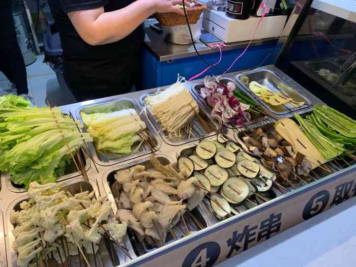 串堂烧饼炸串(360广场店)-"360四楼都可隔壁的炸串夹饼,一吃就停不.