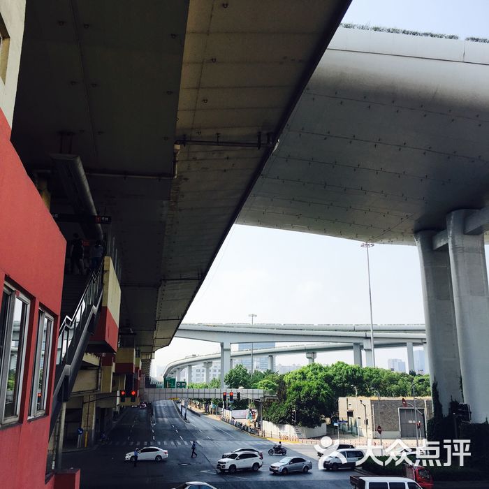 汶水路-地铁站