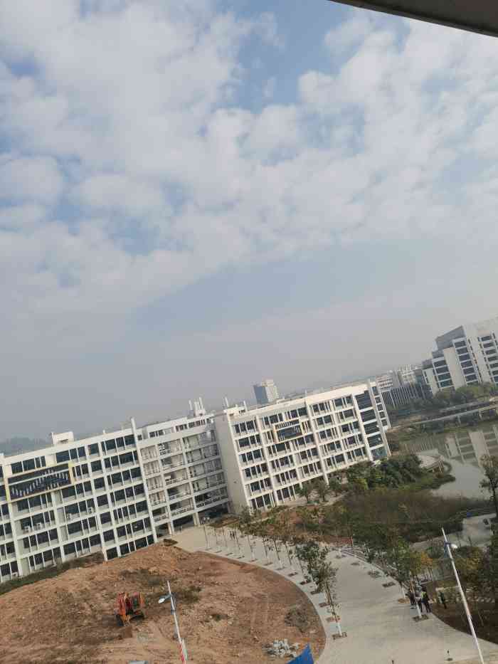 广西财经学院-"广西财经学院是南宁市财经院校,位置在