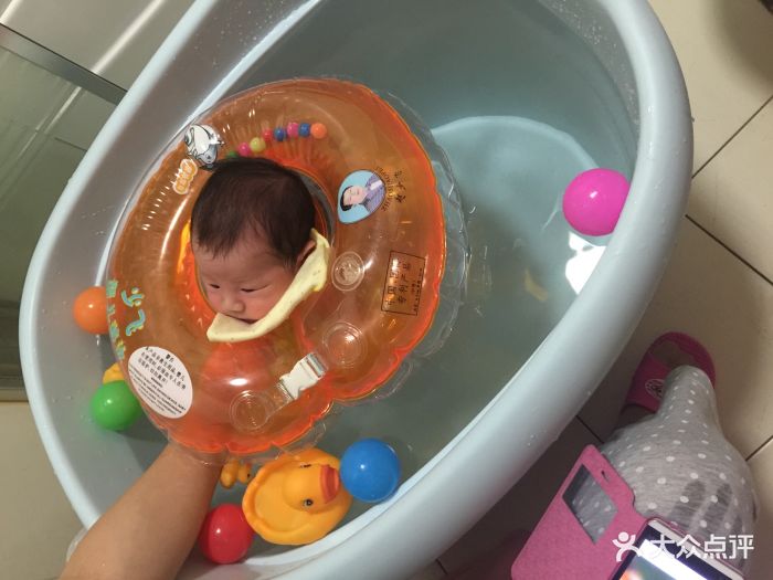 这家店离妇产医院最近,桑老师很健谈,张玮.-亿