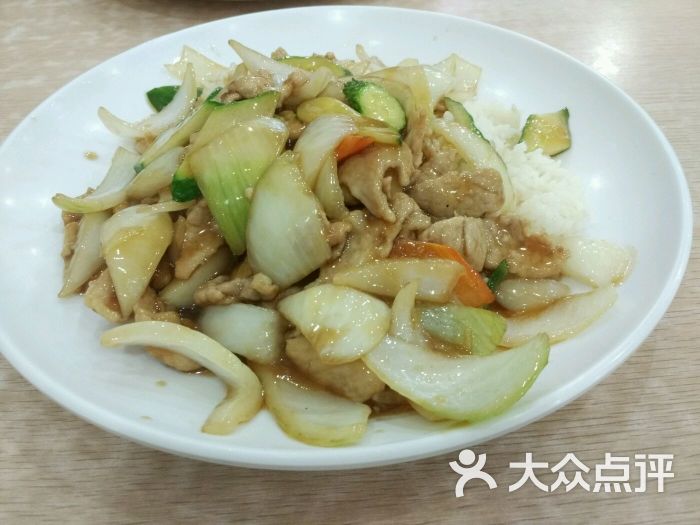 洋葱炒肉盖饭