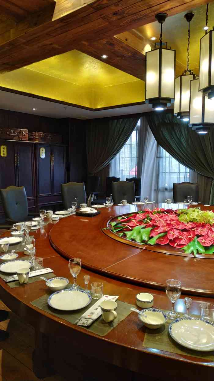 老街坊保定饭庄-"今天来保定饭庄聚会,看到长香蕉的香蕉树长.