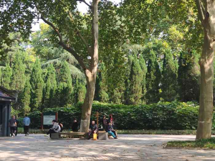 解放公园-"解放公园一共有三个门,比较常去的是2号门.